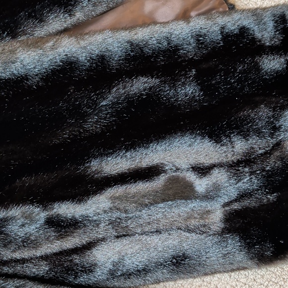 GRANDELLA II Styled By Sportowne VTG fur coat in a beautiful Dark Brown 12 - Picture 9 of 16